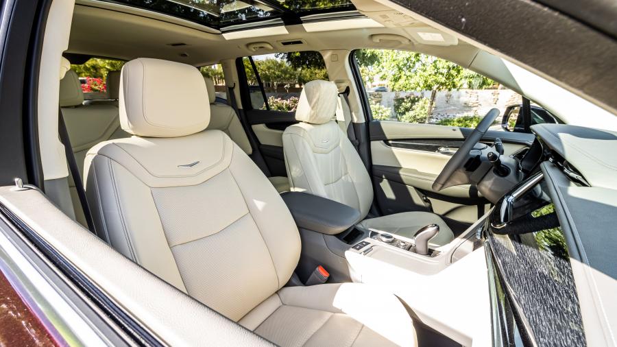 Интерьер Cadillac XT6 Luxury 2019 года  (фото 25 из 39)
